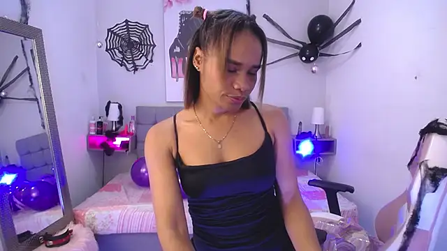 Snapshot of ingrid03_taffur chatting on 10.22.25 ingrid03 taffur online show from 10.22.25