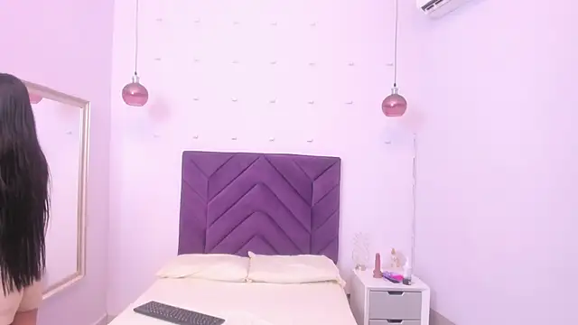 Nahomycarterr online show from 10.13.25