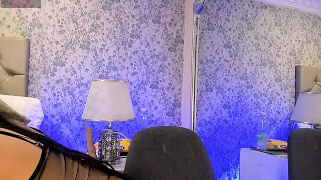 Clohe Bell online show from 01.12.26