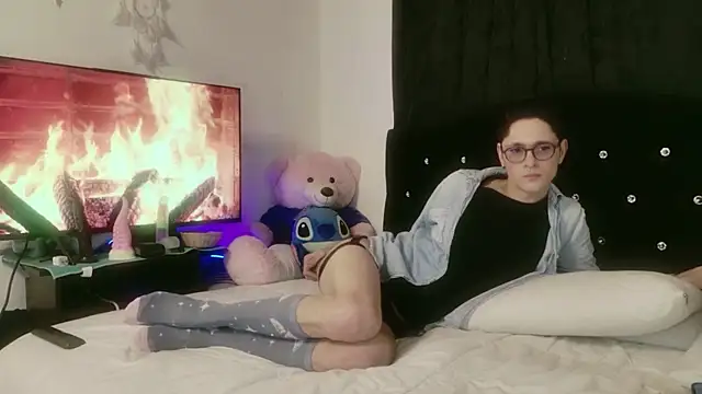 Tyler cat online show from 10.21.25