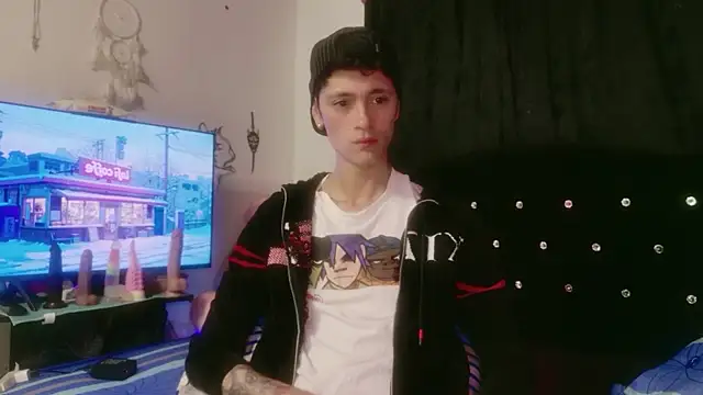 Tyler cat online show from 12.18.25