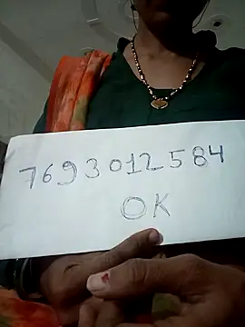 Snapshot of Mona7070 chatting on 10.16.25 Mona7070 online show from 10.16.25