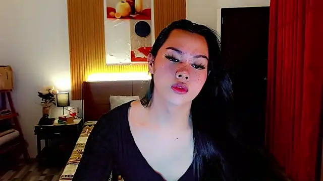 Snapshot of fallinLunaxX chatting on 11.28.25 fallinLunaxX online show from 11.28.25