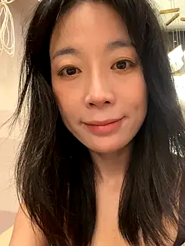 Snapshot of yourkeer chatting on 10.12.25 yourkeer online show from 10.12.25