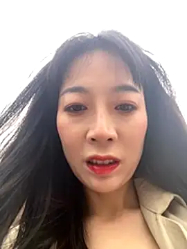 Snapshot of yourkeer chatting on 10.18.25 yourkeer online show from 10.18.25