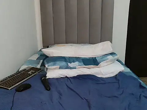 Sex bomb30 online show from 10.24.25