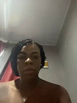 Snapshot of Priihmedeiros chatting on 04.14.26 Priihmedeiros online show from 04.14.26
