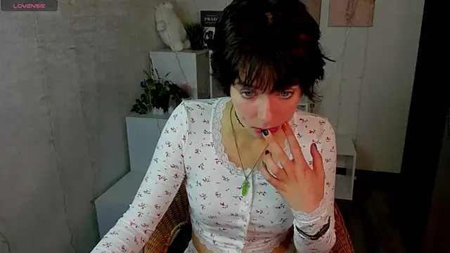 Sara Frayer online show from 10.08.25