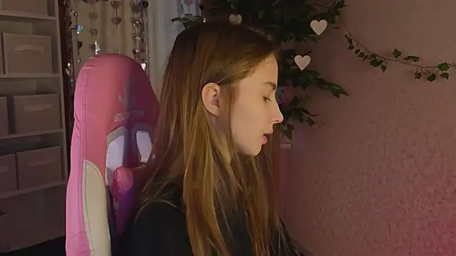 L1na Reeds online show from 03.04.26