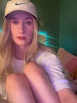 Snapshot of meadowmoon3 chatting on 03.12.26 meadowmoon3 online show from 03.12.26