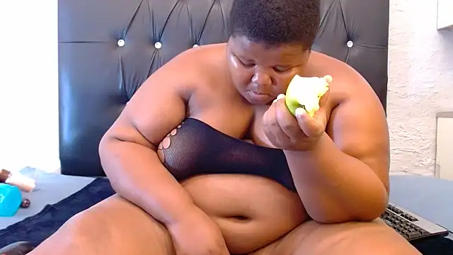 LadyBear2002 online show from 03.15.26