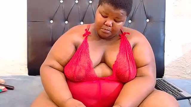 LadyBear2002 online show from 03.25.26