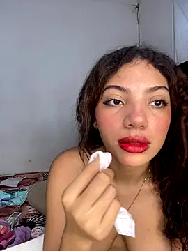 Snapshot of Azza__Slimene chatting on 10.02.25 Azza Slimene online show from 10.02.25