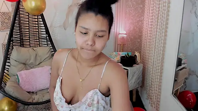 Snapshot of AriaVega chatting on 04.23.26 AriaVega online show from 04.23.26
