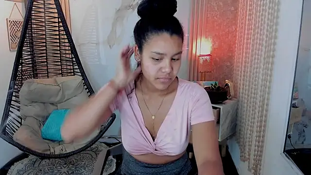 Snapshot of AriaVega chatting on 05.03.26 AriaVega online show from 05.03.26