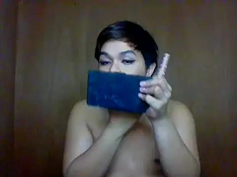 Snapshot of TarahFox chatting on 11.19.25 TarahFox online show from 11.19.25