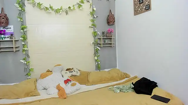 saaracoleman online show from 10.08.25