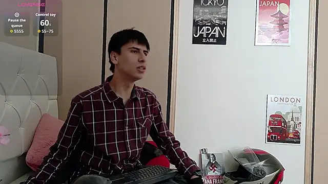 Snapshot of Troy_boy19 chatting on 10.20.25 Troy boy19 online show from 10.20.25