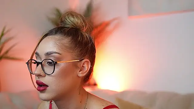 Snapshot of AileenKiss chatting on 10.14.25 AileenKiss online show from 10.14.25