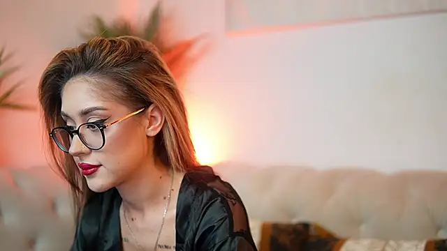 Snapshot of AileenKiss chatting on 10.19.25 AileenKiss online show from 10.19.25