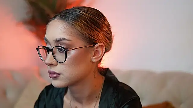 Snapshot of AileenKiss chatting on 10.22.25 AileenKiss online show from 10.22.25