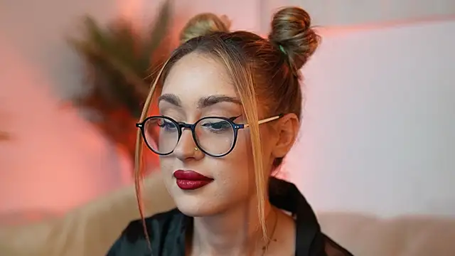 Snapshot of AileenKiss chatting on 10.26.25 AileenKiss online show from 10.26.25