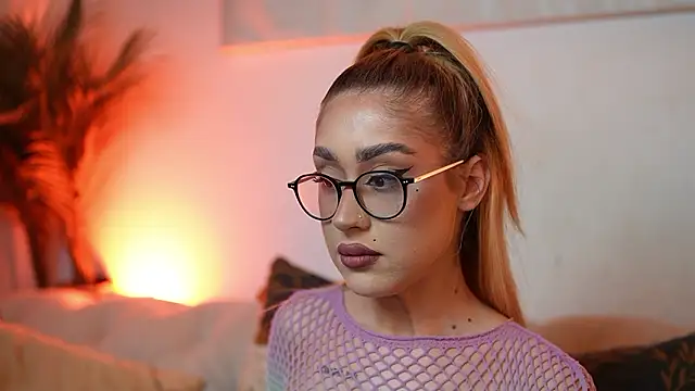 Snapshot of AileenKiss chatting on 02.17.26 AileenKiss online show from 02.17.26