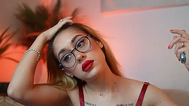 Snapshot of AileenKiss chatting on 02.19.26 AileenKiss online show from 02.19.26