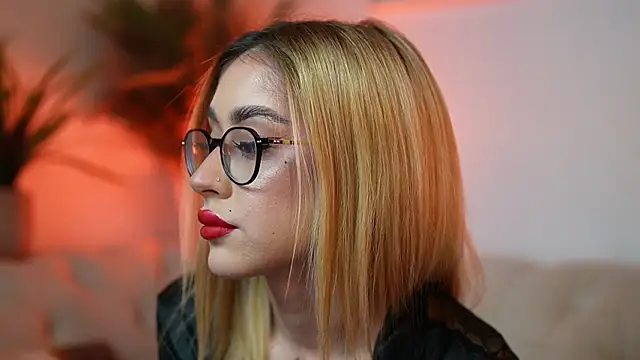 Snapshot of AileenKiss chatting on 02.23.26 AileenKiss online show from 02.23.26