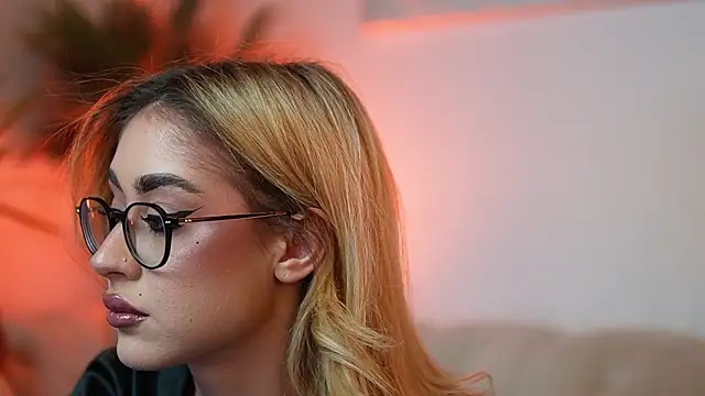 Snapshot of AileenKiss chatting on 02.25.26 AileenKiss online show from 02.25.26