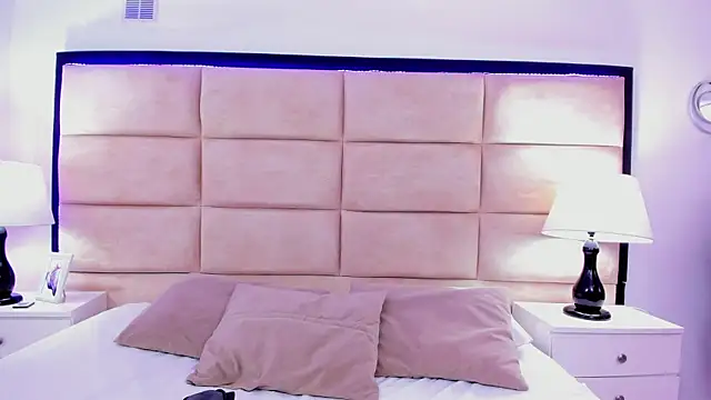 ValeriaHoltman online show from 10.16.25