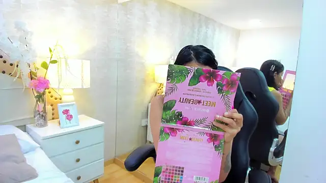 ValeriaHoltman online show from 10.17.25