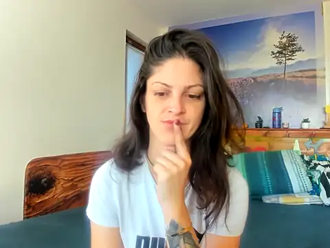 Snapshot of anissawhitenss chatting on 10.29.25 anissawhitenss online show from 10.29.25