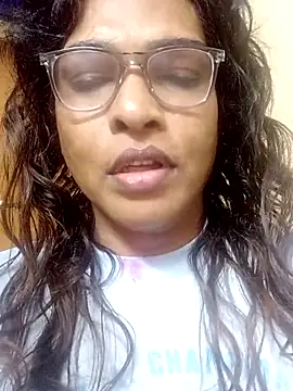 Snapshot of anjalibhovii chatting on 10.03.25 anjalibhovii online show from 10.03.25