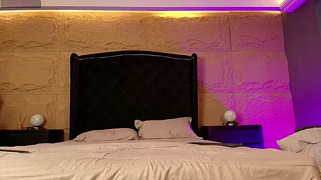 naomi hill1 online show from 10.16.25