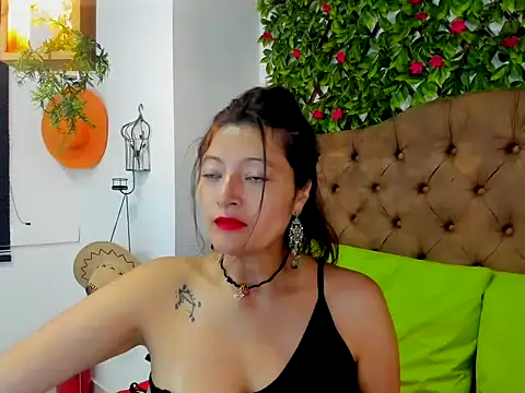 Snapshot of Karla_lust chatting on 10.14.25 Karla lust online show from 10.14.25