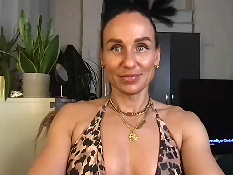 GluteQueenE online show from 02.05.26