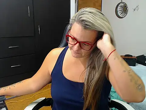 perlagoloza05 online show from 10.16.25