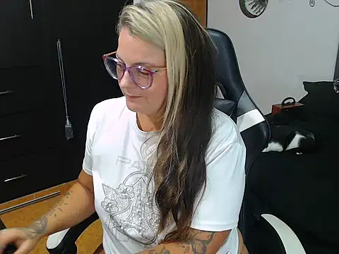 perlagoloza05 online show from 10.23.25