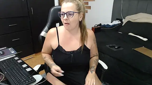 Snapshot of perlagoloza05 chatting on 02.18.26 perlagoloza05 online show from 02.18.26