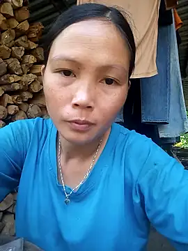 Snapshot of hanghuong chatting on 10.13.25 hanghuong online show from 10.13.25