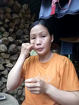 Snapshot of hanghuong chatting on 10.15.25 hanghuong online show from 10.15.25