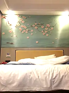 Mile-m online show from 11.04.25