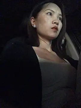 Snapshot of Mile-m chatting on 04.20.26 Mile-m online show from 04.20.26