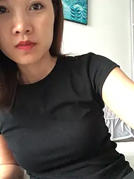 Snapshot of Mile-m chatting on 05.18.26 Mile-m online show from 05.18.26
