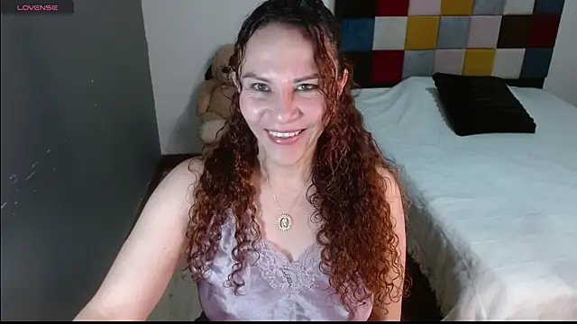 Miavelvett- online show from 10.16.25
