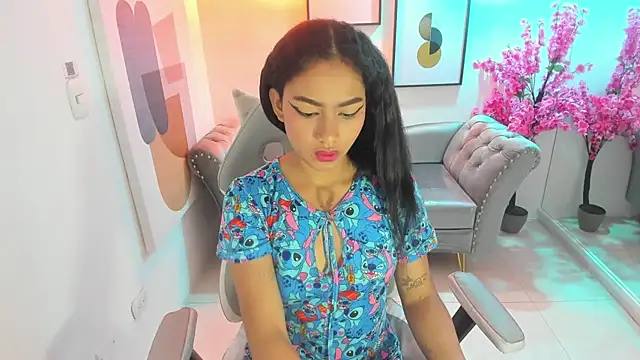 Snapshot of Juliie_coper chatting on 10.24.25 Juliie coper online show from 10.24.25
