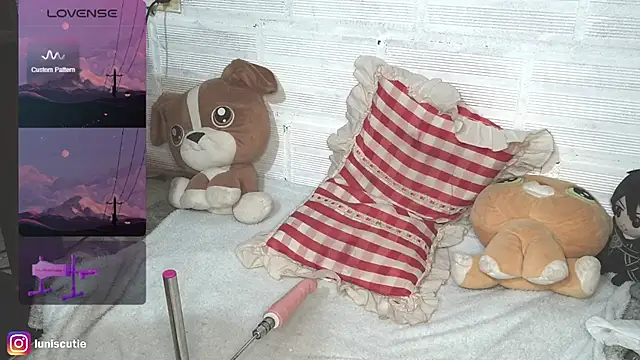 lunacutie online show from 10.21.25