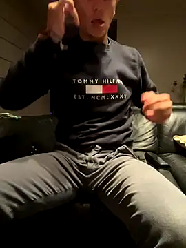 Snapshot of quinten_bel chatting on 10.22.25 quinten bel online show from 10.22.25