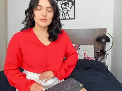 Snapshot of CutieHott chatting on 10.04.25 CutieHott online show from 10.04.25